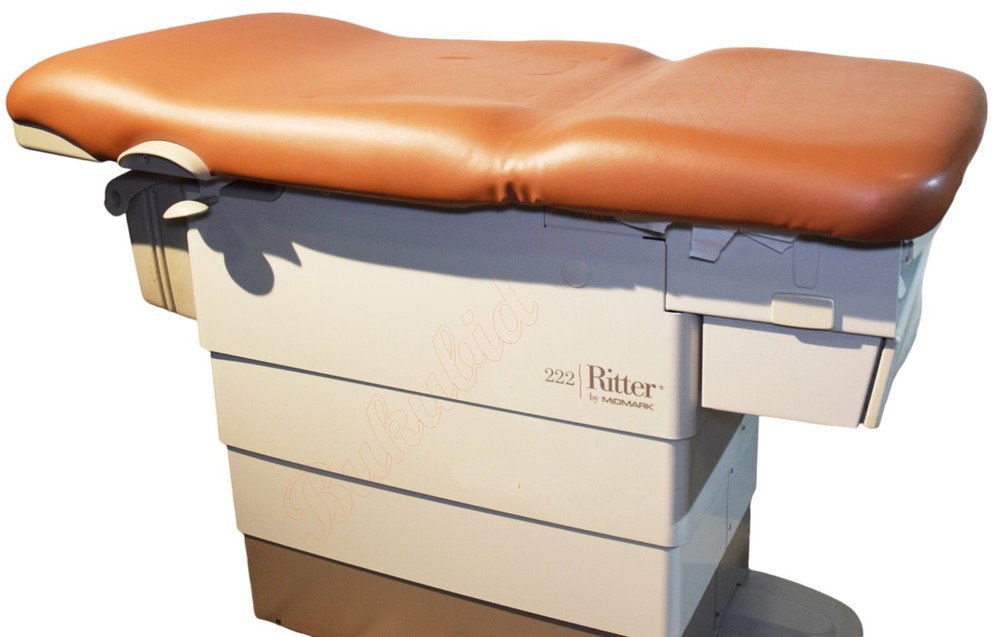 Midmark 222 Power Exam Table
