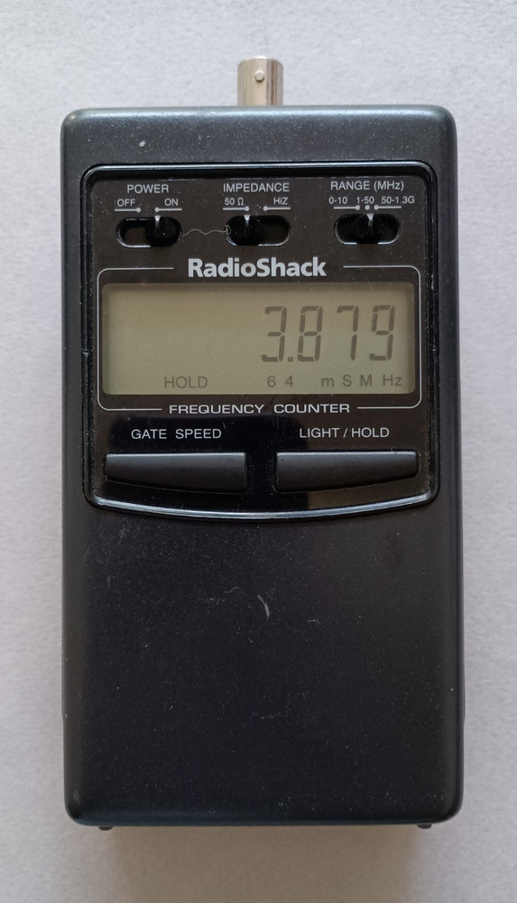 Radio Shack LCD RF Frequency Counter 22-306 (Powers up - Untested)