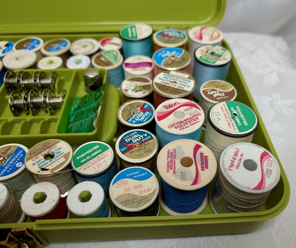 Vintage Wilson THREAD CADDY Avocado Green: Spools, 7 Bobbins, Thimble & Needles