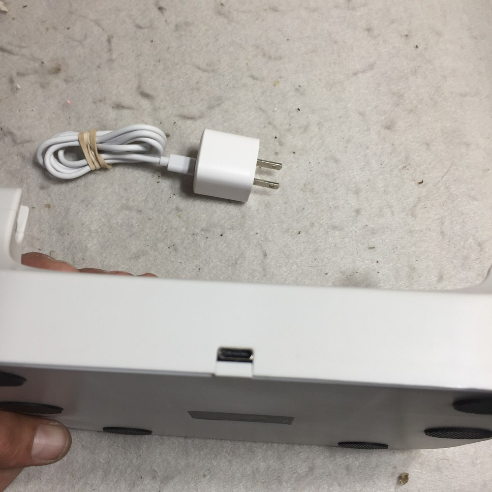 Oculus Charging Dock Model R002 White Plug In