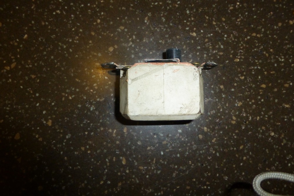 vintage push button light switch HH 8357