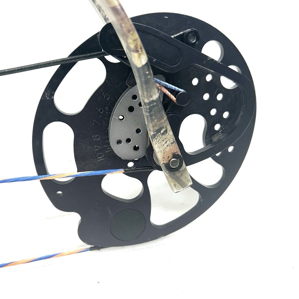 Bear Encounter Bow RH 27-32" / 60lbs.