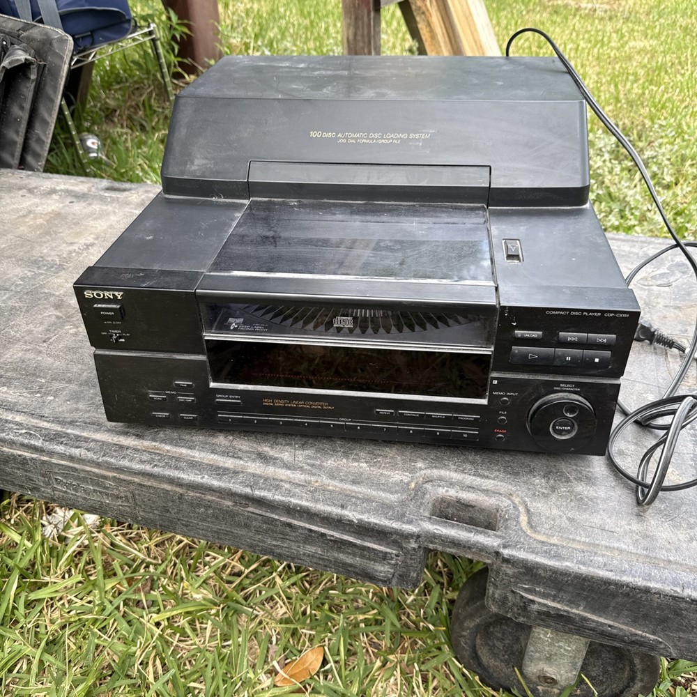 Sony 100 Disc CD Player Automatic Loading System CDP-CX151 Works Good. No Remote