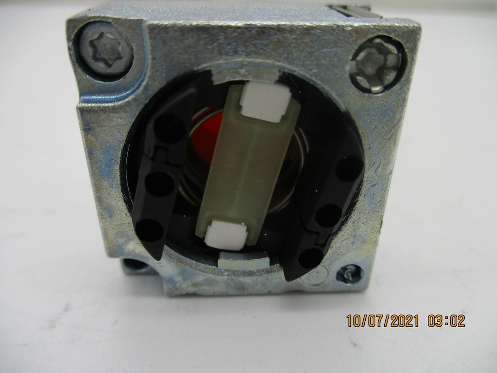 New DC462803 Red Non-Illuminated Pushbutton