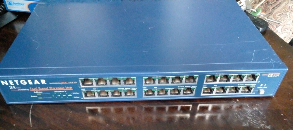 Netgear DS524 Dual Speed Stackable Hub 24 port switch