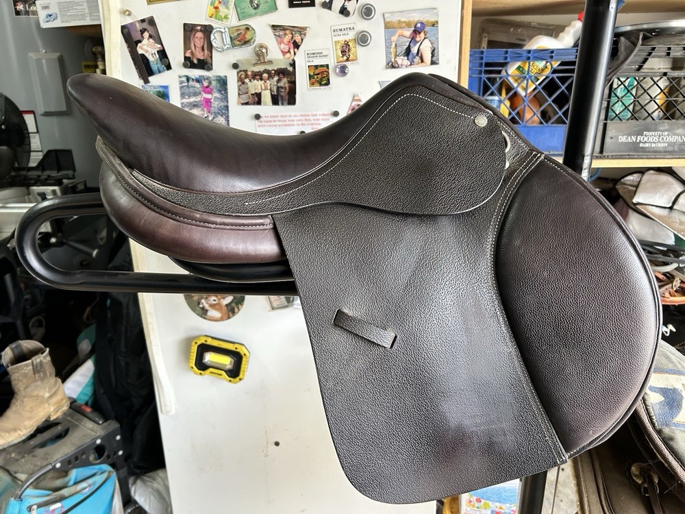 Dover Circuit 17in Jump Saddle