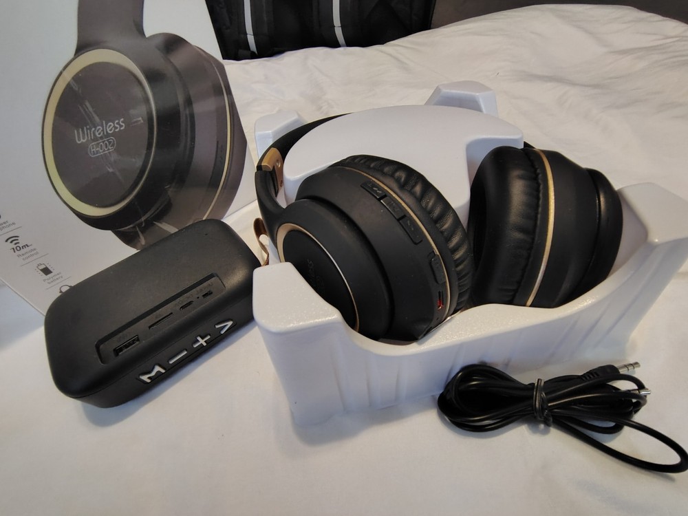 Headphone With Boombox