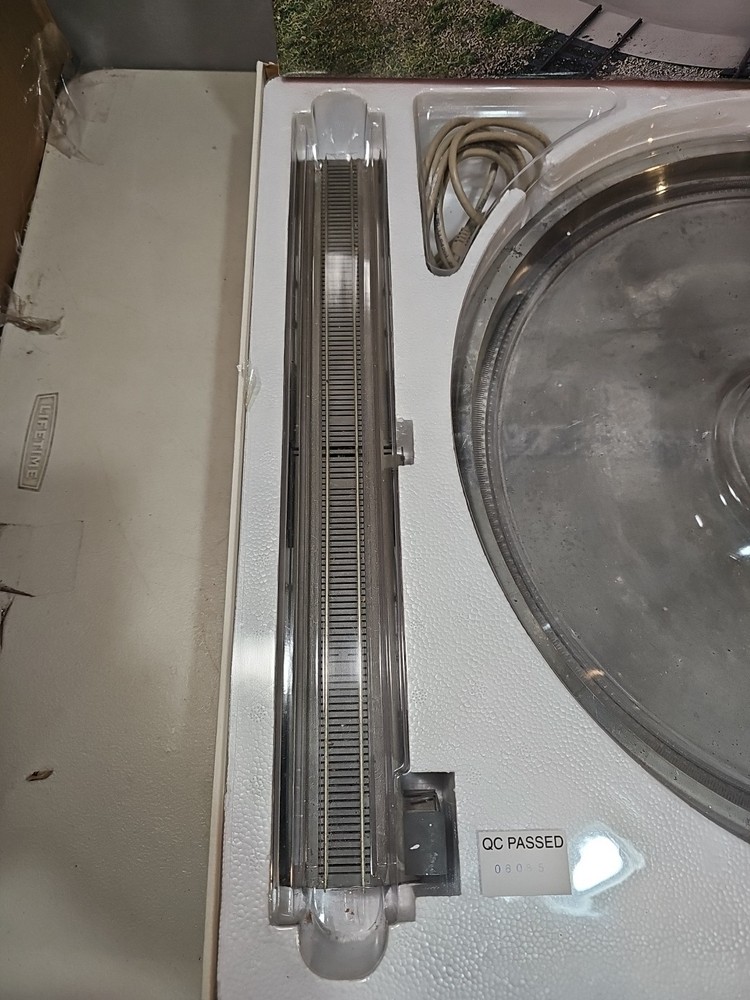 Walthers 933-2850 HO Scale Motorized 130' Turntable with DCC W/Box. TESTED