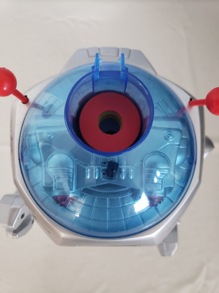 Vintage OUTER SPACE Robot Lights Up DOES NOT MOVE OR SHOOT FOAM DISCS VIDEO