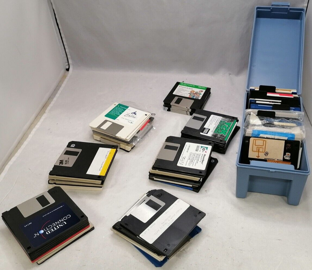 Lot Of 99 Assorted Vintage Floppy Disk Software With Case