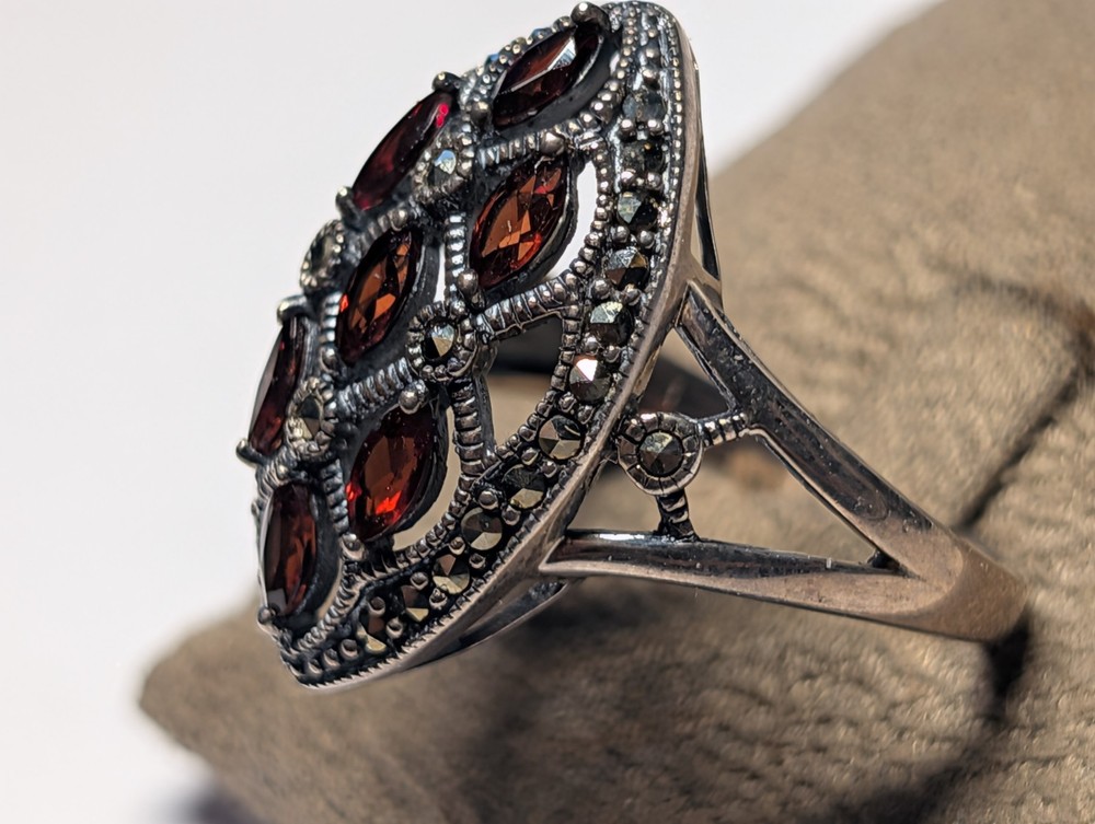 STERLING SILVER GARNETS RING SIZE 10 HALLMARKED 925