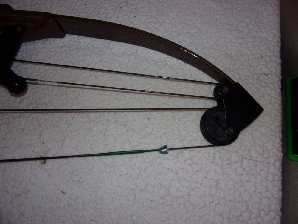 Bear Whitetail Hunter Compound Bow Later Model