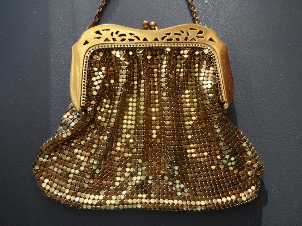 Unsigned Whiting & Davis Gold Mesh Evening Hand Bag Purse Scalloped Frame Chain