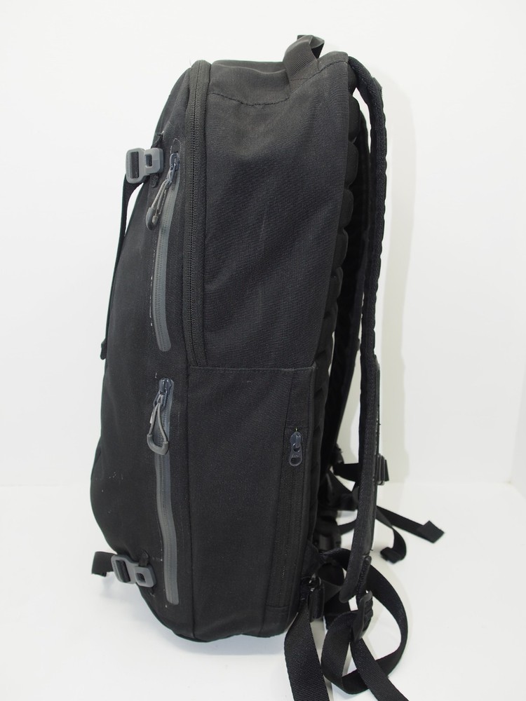 LifeProof Backpack In- Black