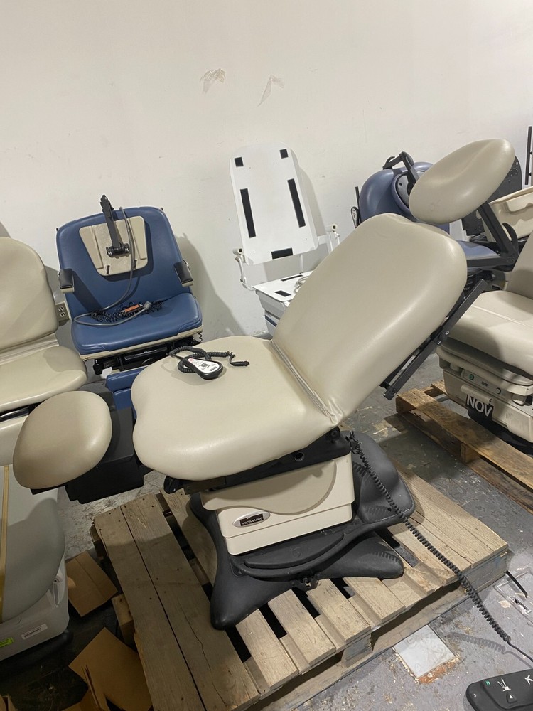 Midmark 630 Programmable and Swivel With hand control