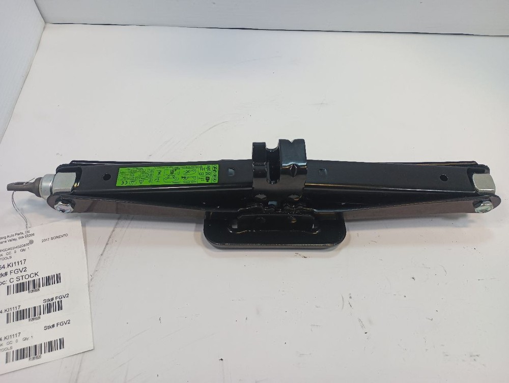 2017 SORENTO Spare Tire Jack With Tools (12816520
