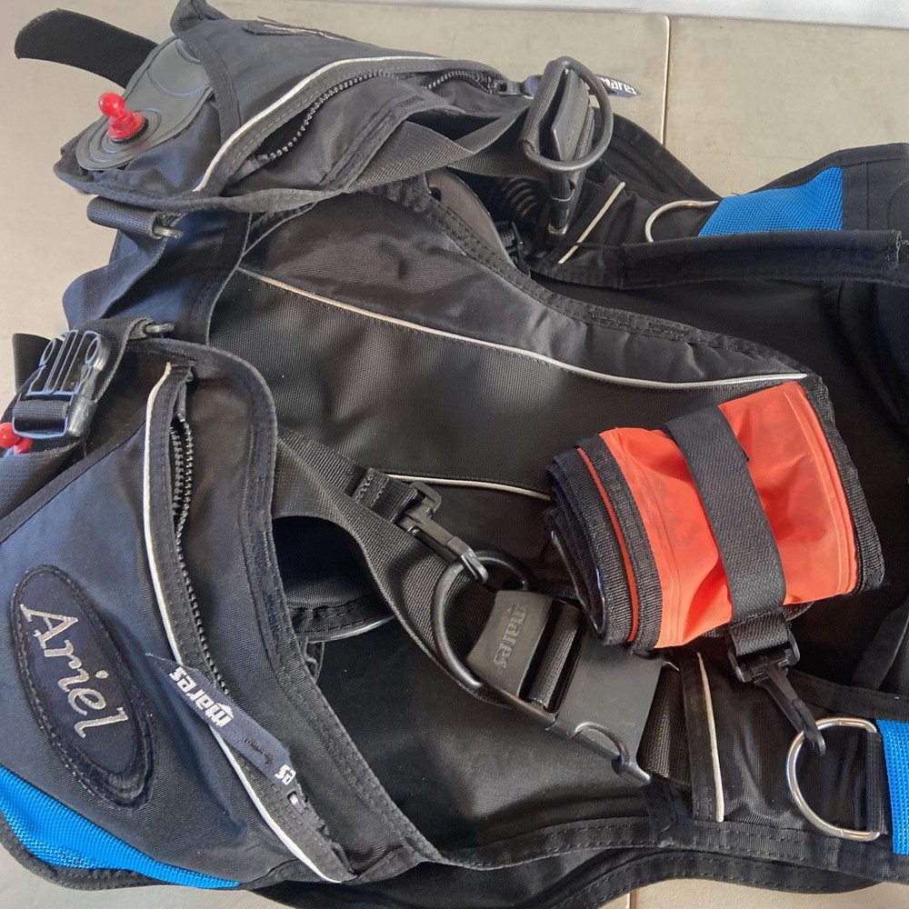 Mares Ariel Diving Vest Size Medium.