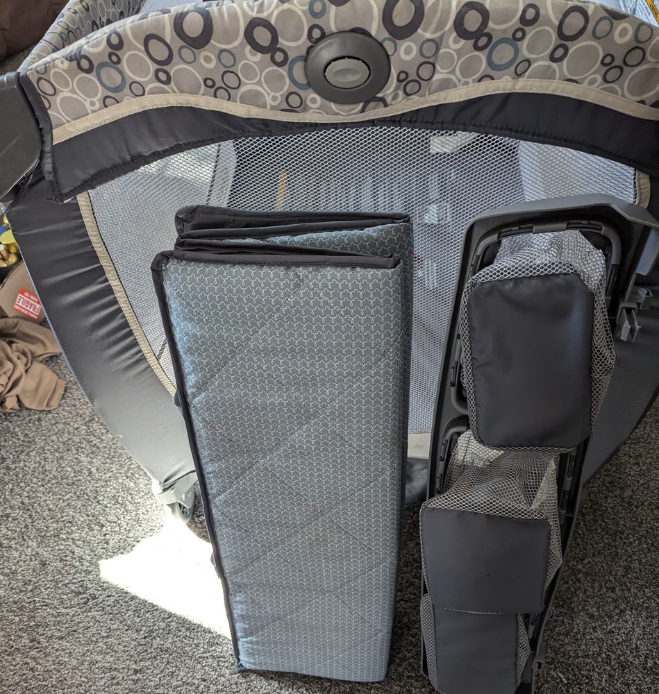 Graco Pack & Play W/ Changing Table, Parent Station-Model PD197842A Gently Used