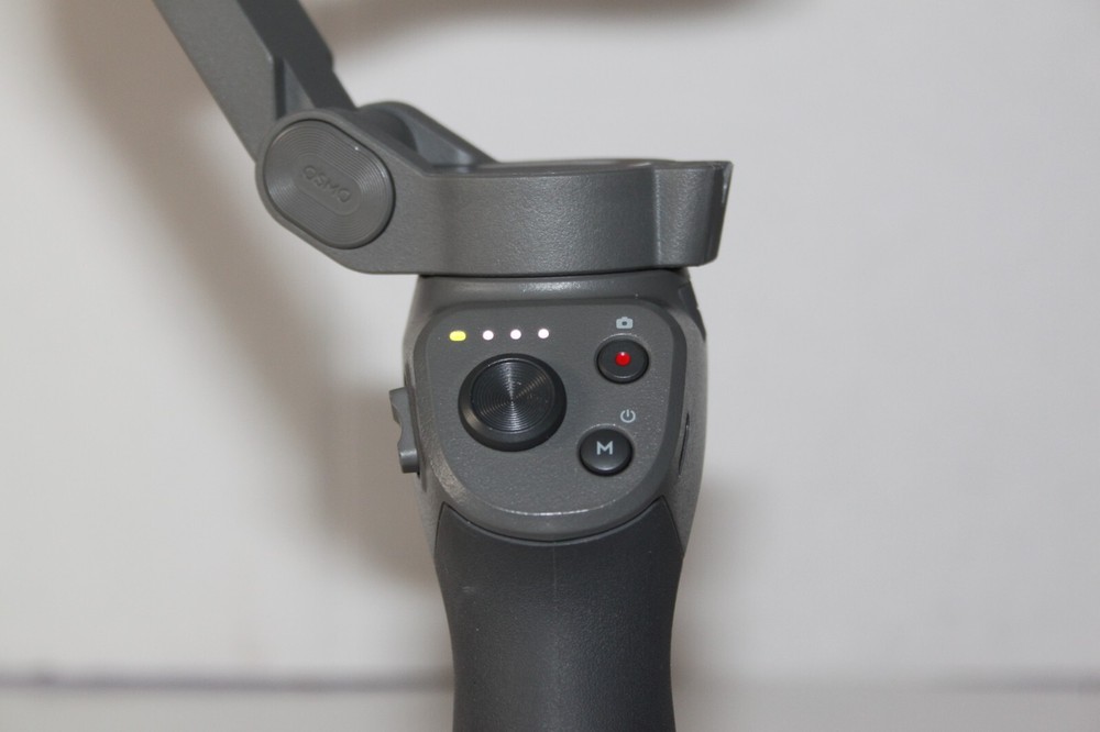 DJI Osmo Mobile 3 - Gimbal Stabilizer