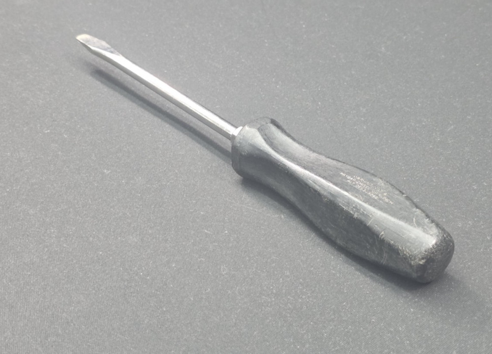 Snap On Black Hard Handle Flat Head Screwdriver SDD6