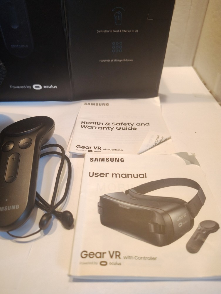 Samsung Gear VR with Controller Powered By Oculus