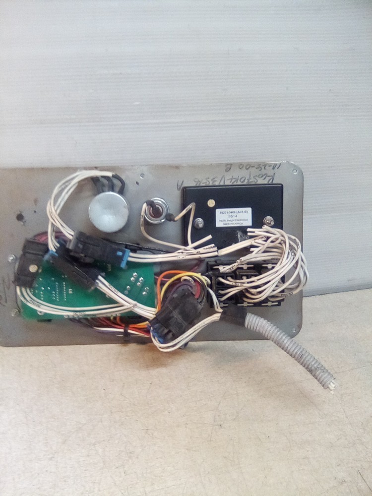 2001 Western Star Sleeper Control Panel RD-3-9508-0 "MISSING KNOB"