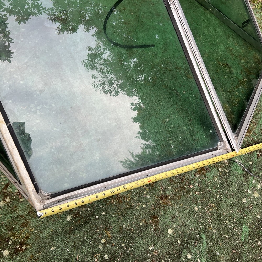 1989 2510 Cruiser Boat with Walk-Around Windshield