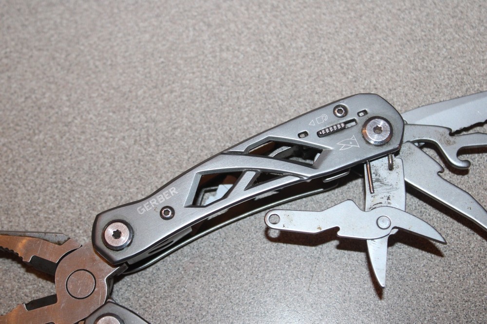 Gerber Suspension-NXT Multi-Tool 12 Tools 2 LOCKBACK BLADES 8970718E