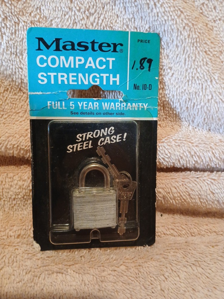 Master Compact Strength Laminated Padlock With Two Keys - Made In USA Vintage