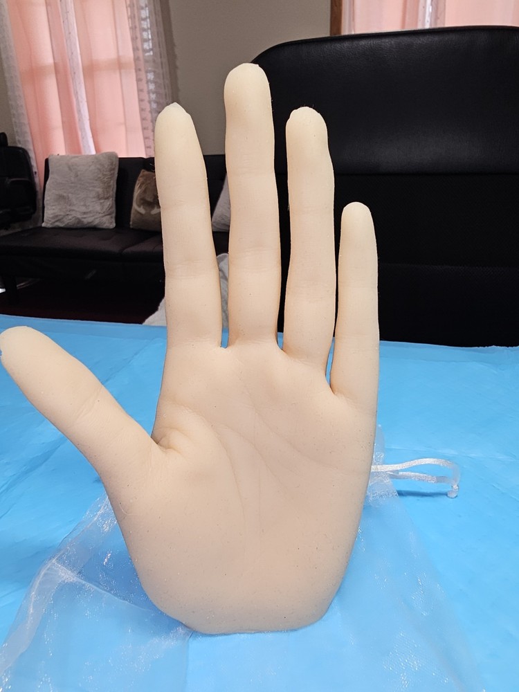 Beige Plastic Practice Hand for Nail Art Training with 5 Tips