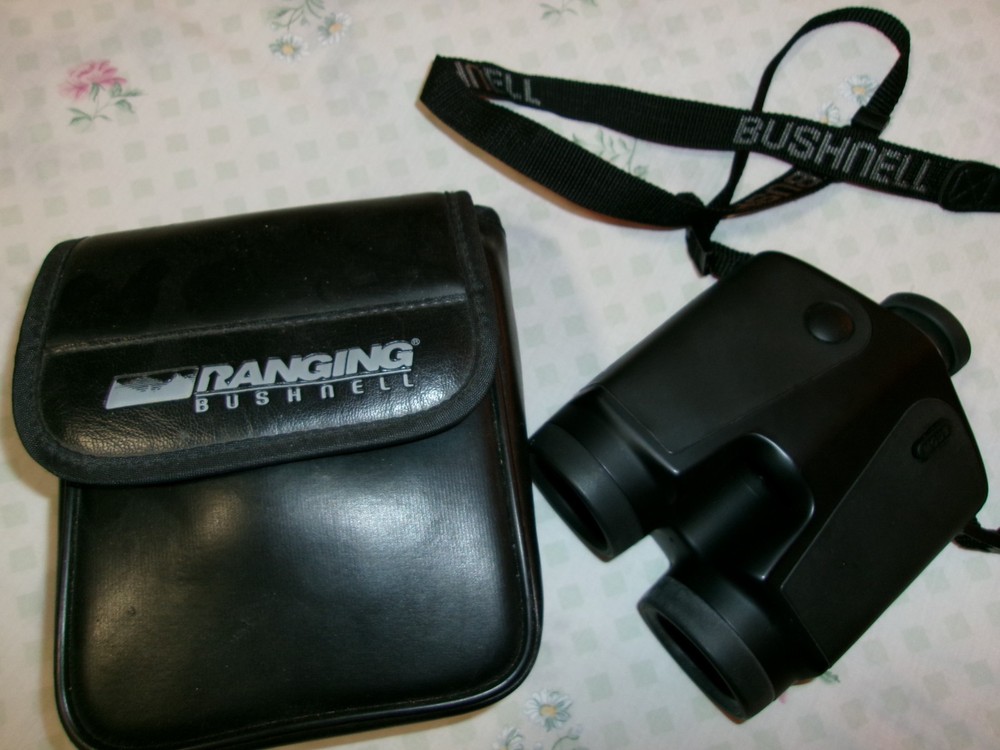 Bushnell Ranging RANGEFINDER -MODEL200-400 W/CASE VERY NICE