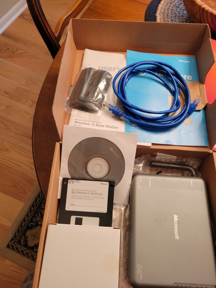 Networking Wireless Wired Router Microsoft Broadband MN-700 - NEW