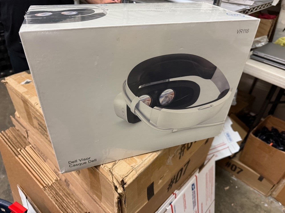 NEW Dell Visor VR118 + VRC100 Headset-with controllers