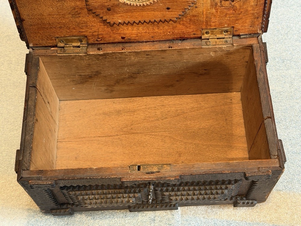 Primitive Tramp Box