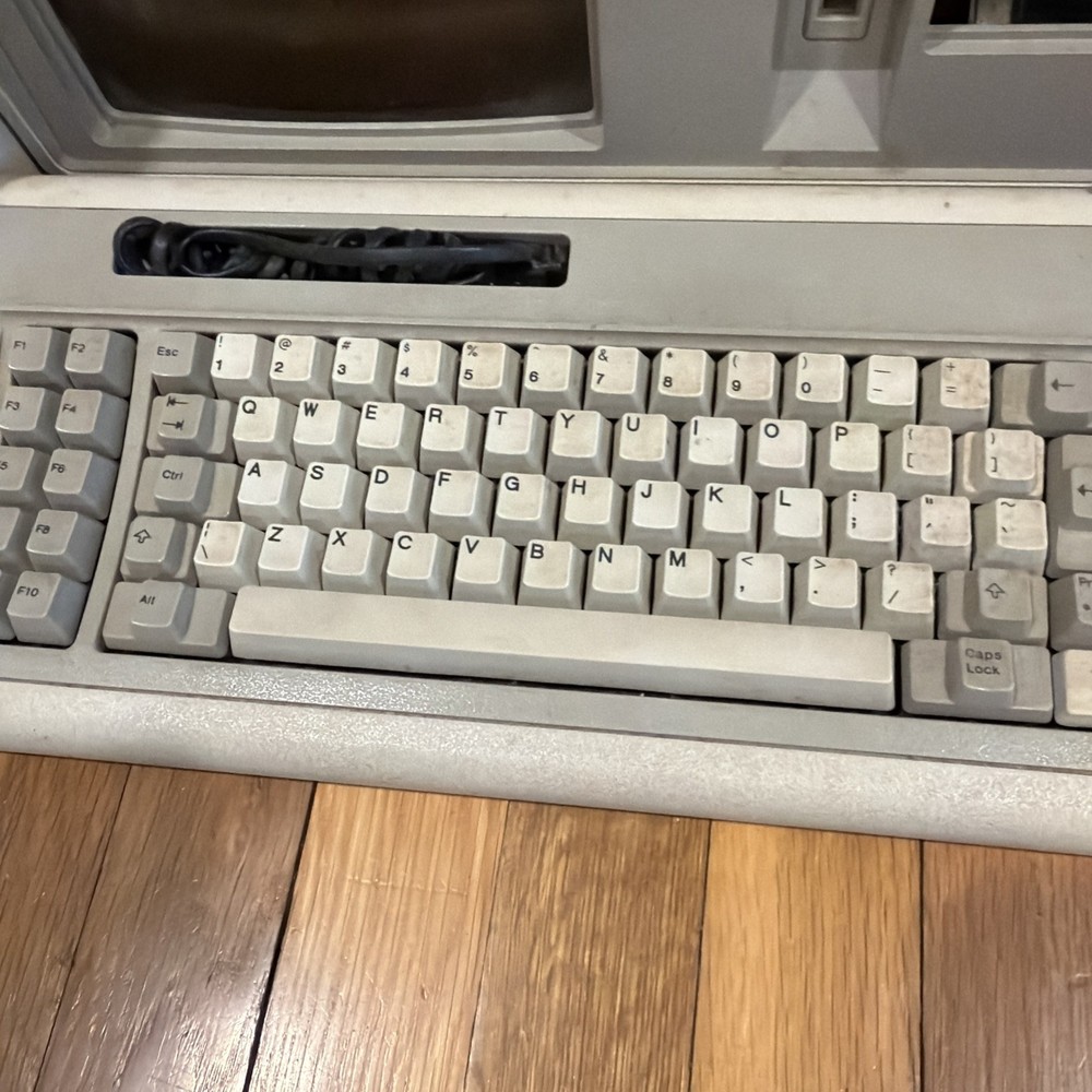 Vintage IBM 5155 PC Convertible Portable Computer NO CORDS UNTESTED(READ!)