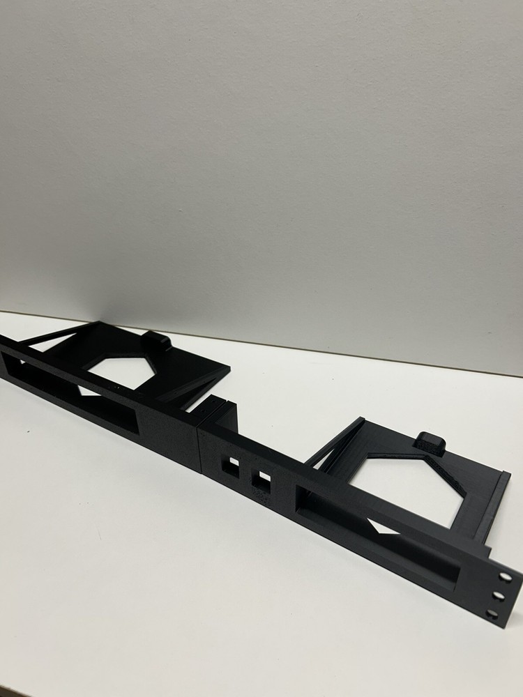 19” Server Rack TP Link ER605 and OC200 Controller Mount