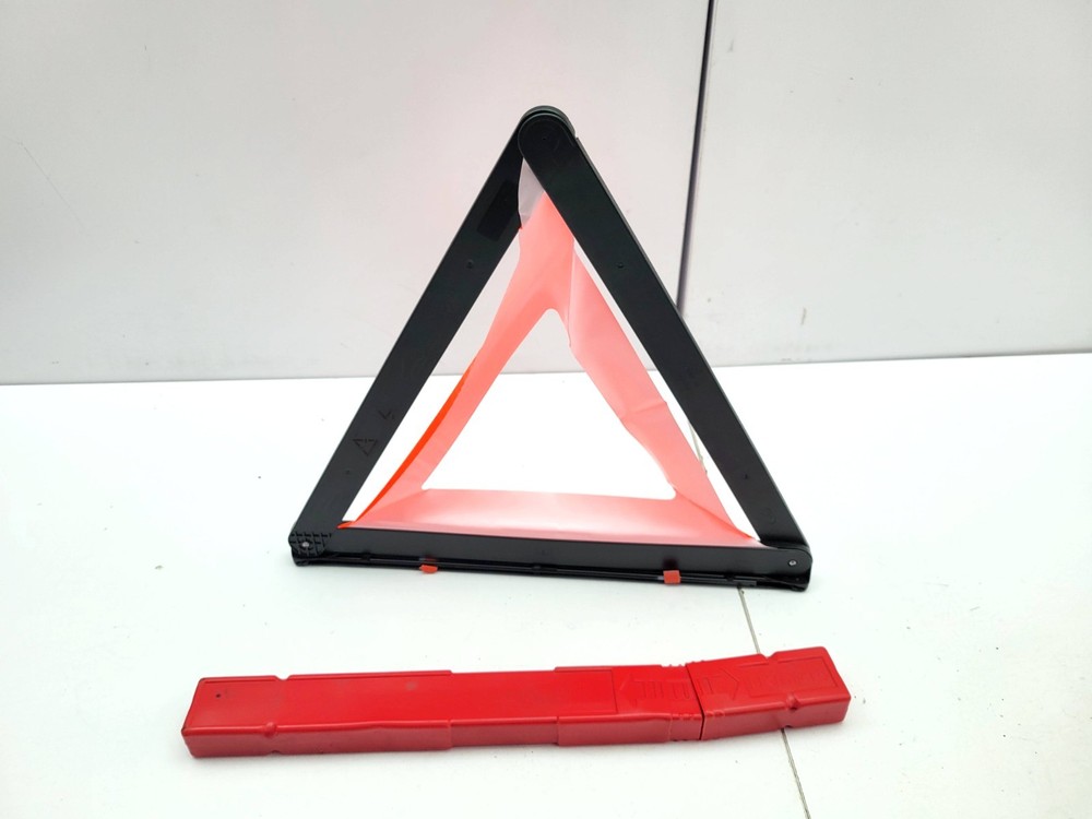 EMERGENCY WARNING HAZARD TRIANGLE 8K0860251 AUDI Q3 2012