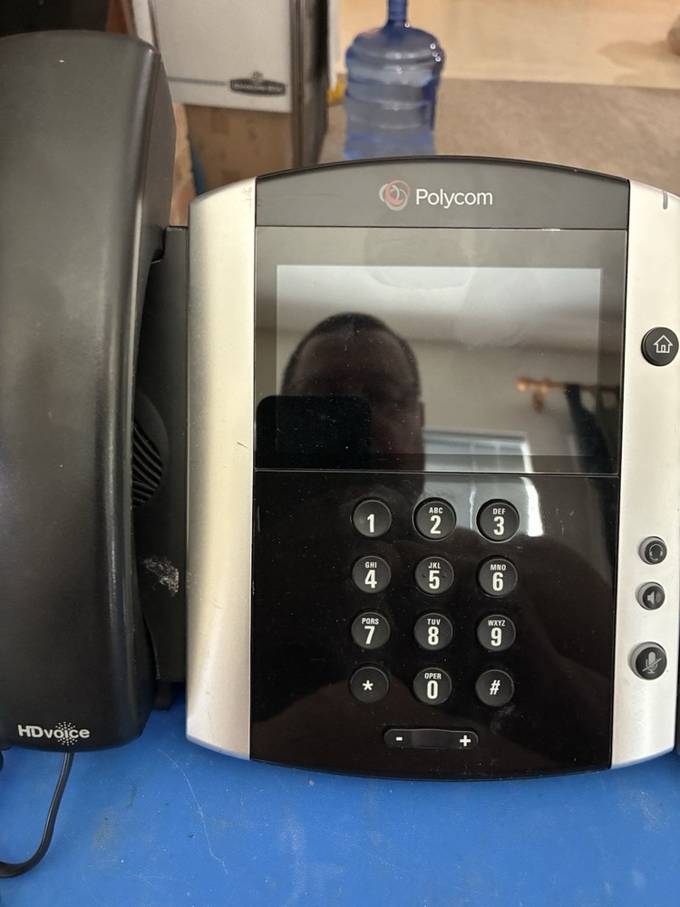 POLYCOM VVX 400 MEDIA PHONE SYSTEM W/18 MORE UNITS AND OPERATOR BASE