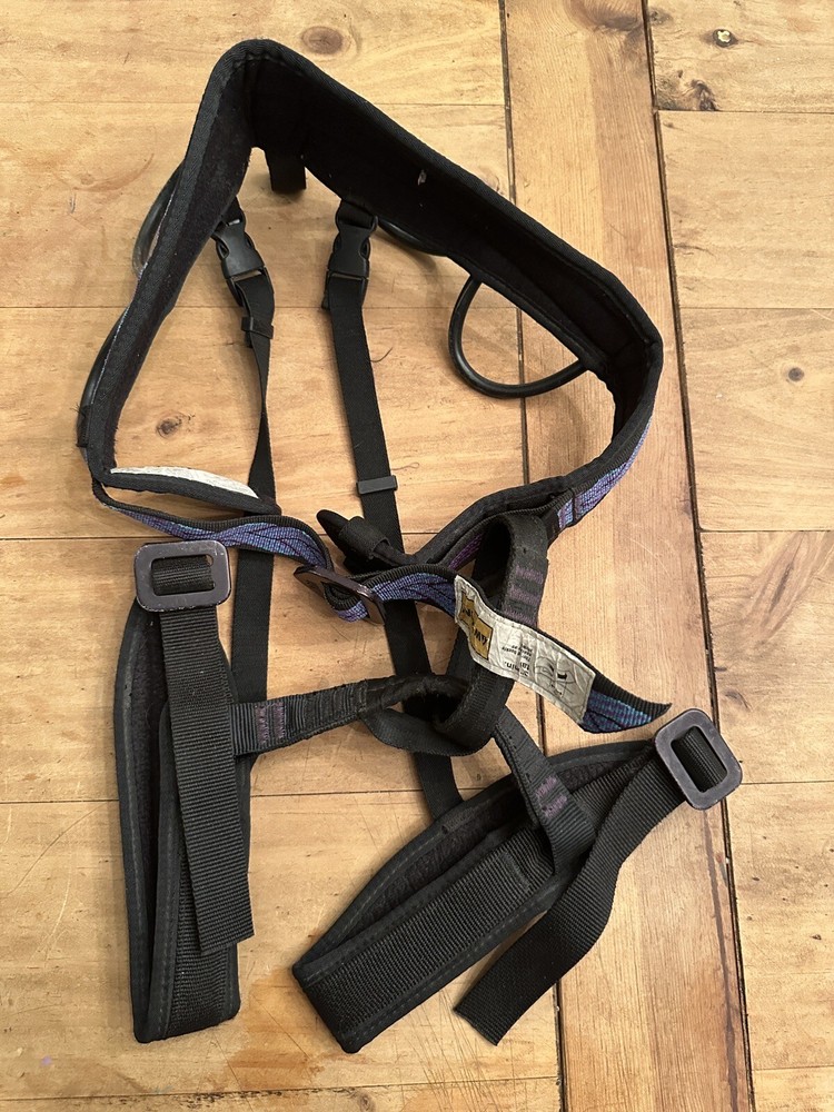 REI Climbing Harness Size M, ? 40” No Tag