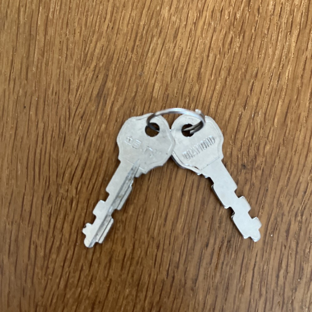 PADLOCK KEYS DIAMOND VINTAGE