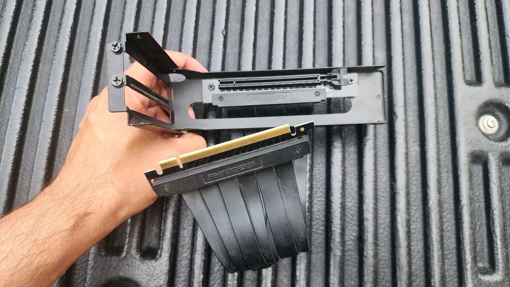 Phanteks Vertical GPU Bracket Kit With Riser And Cable See Pics