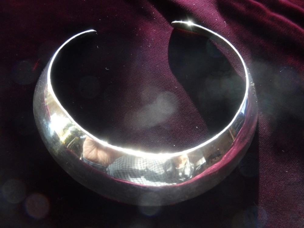STERLING SILVER CRESCENT SHAPED NECKLACE - 51 GRAMS