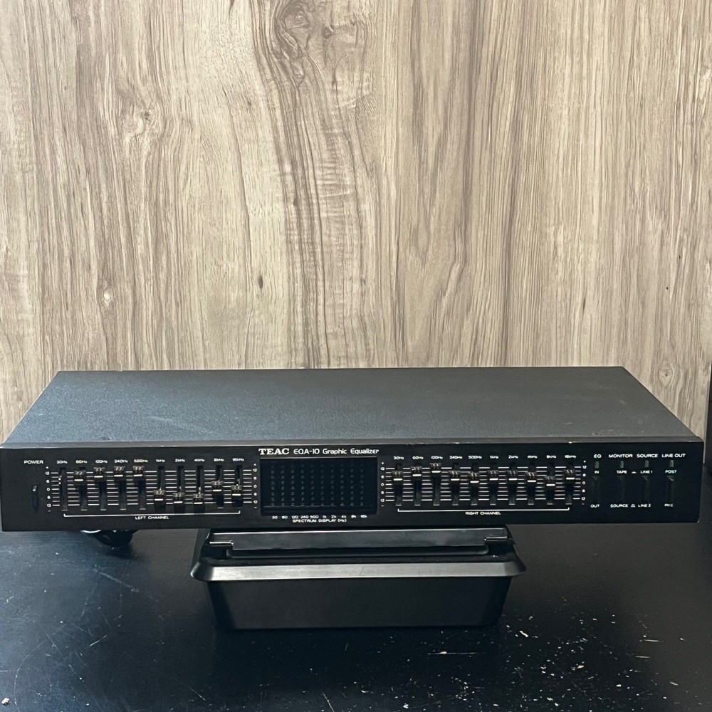TEAC EQA-10MKII Graphic Equalizer Powers On