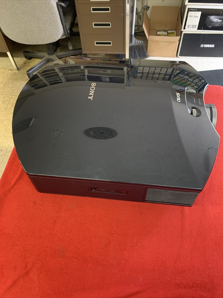 SONY PROJECTOR VPL-HW45 **UNIT PROJECTS IMAGE BUT HDMI PORTS DO NOT WORK**