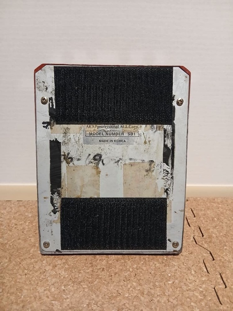 AKAI Deep Impact SB1 bass effector