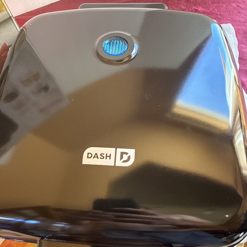 Dash Family Size Electric Egg Bite Maker - 9 Servings - Black NIB