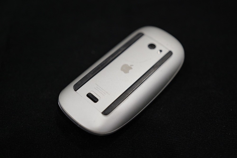 Apple A1296 Wireless Tactile/Multi-Touch Mouse - MB829LL/A