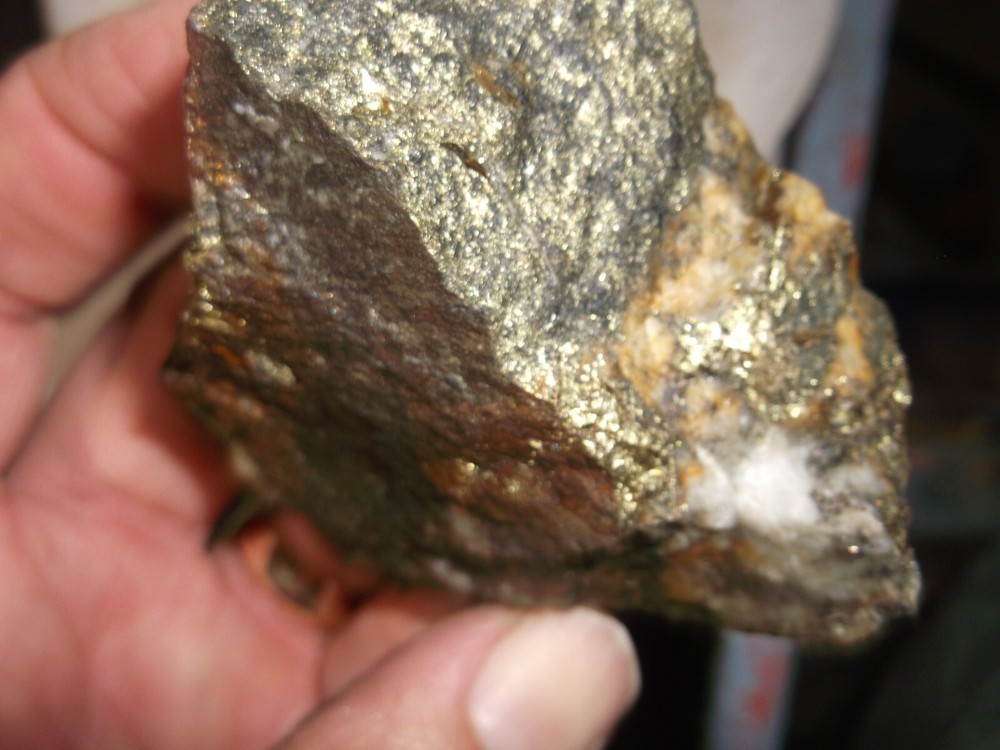 Gold, silver, copper, 197 grams samples ,ore high grade .