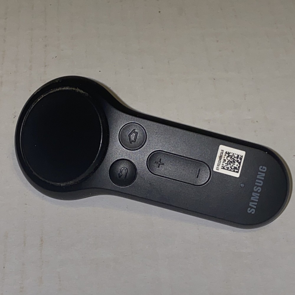 Samsung Gear VR SM-R322 Headset & Controller Powered by Oculus