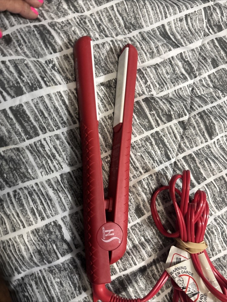 Her Styler Seasons 6 Ceramic Flat Iron